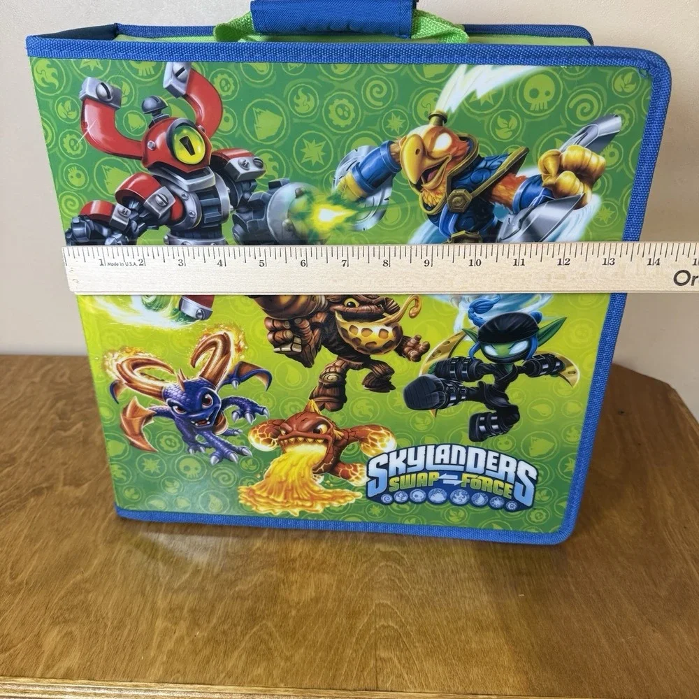 Skylanders Swap Force Carrying Case with Removable Shelves
